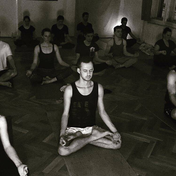 TFK Yogák előtti meditáció